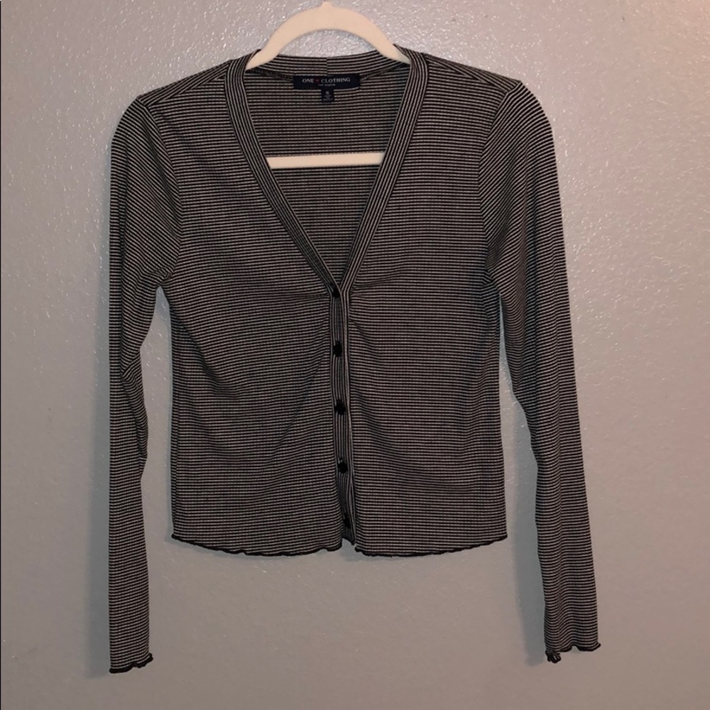 never worn button down. fitted shirt